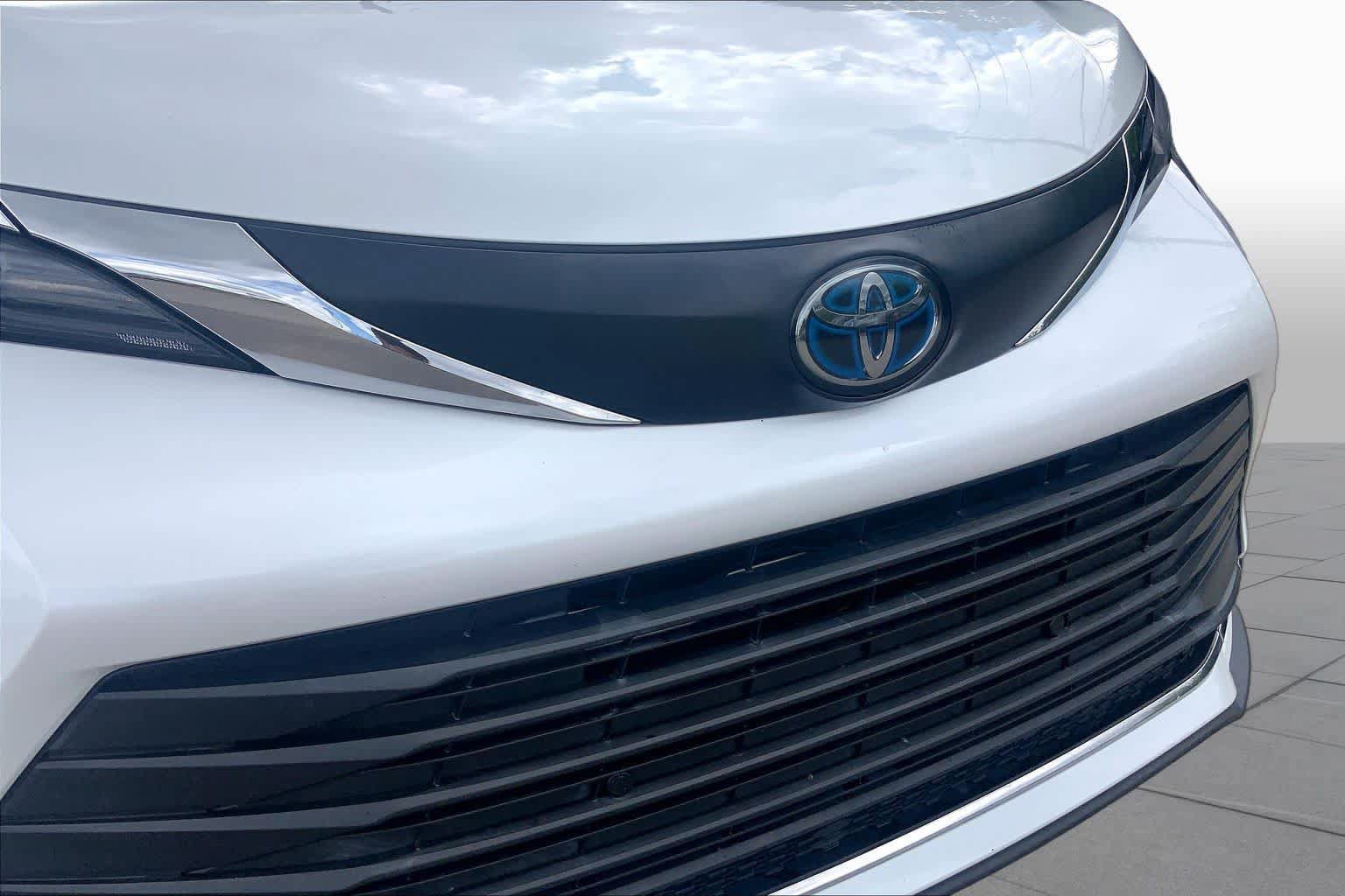 Used 2022 Toyota Sienna XLE FWD image 29