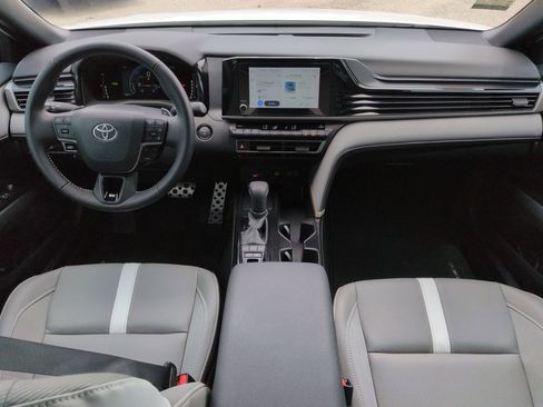 Used 2025 Toyota Camry SE w/ Convenience Package FWD image 15