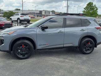 Used 2025 Nissan Rogue SV AWD/4WD video 3