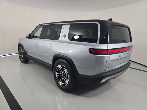 Used 2023 Rivian R1S Adventure image 3