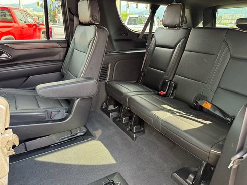 Used 2021 Chevrolet Suburban Premier w/ Premium Package AWD/4WD image 10