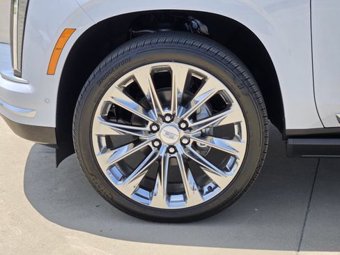 New 2026 Cadillac Escalade Platinum Luxury w/ LPO, Radiant Package AWD/4WD image 11