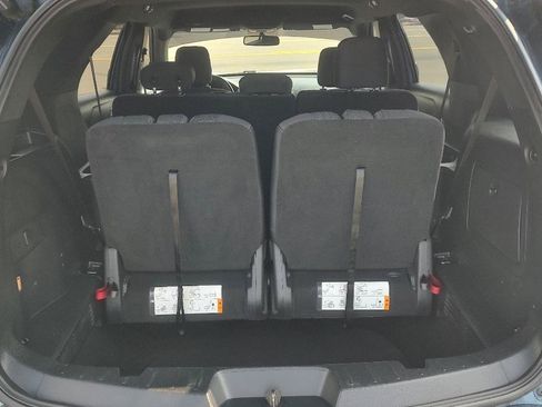 Used 2018 Ford Explorer XLT w/ Equipment Group 201A FWD image 20