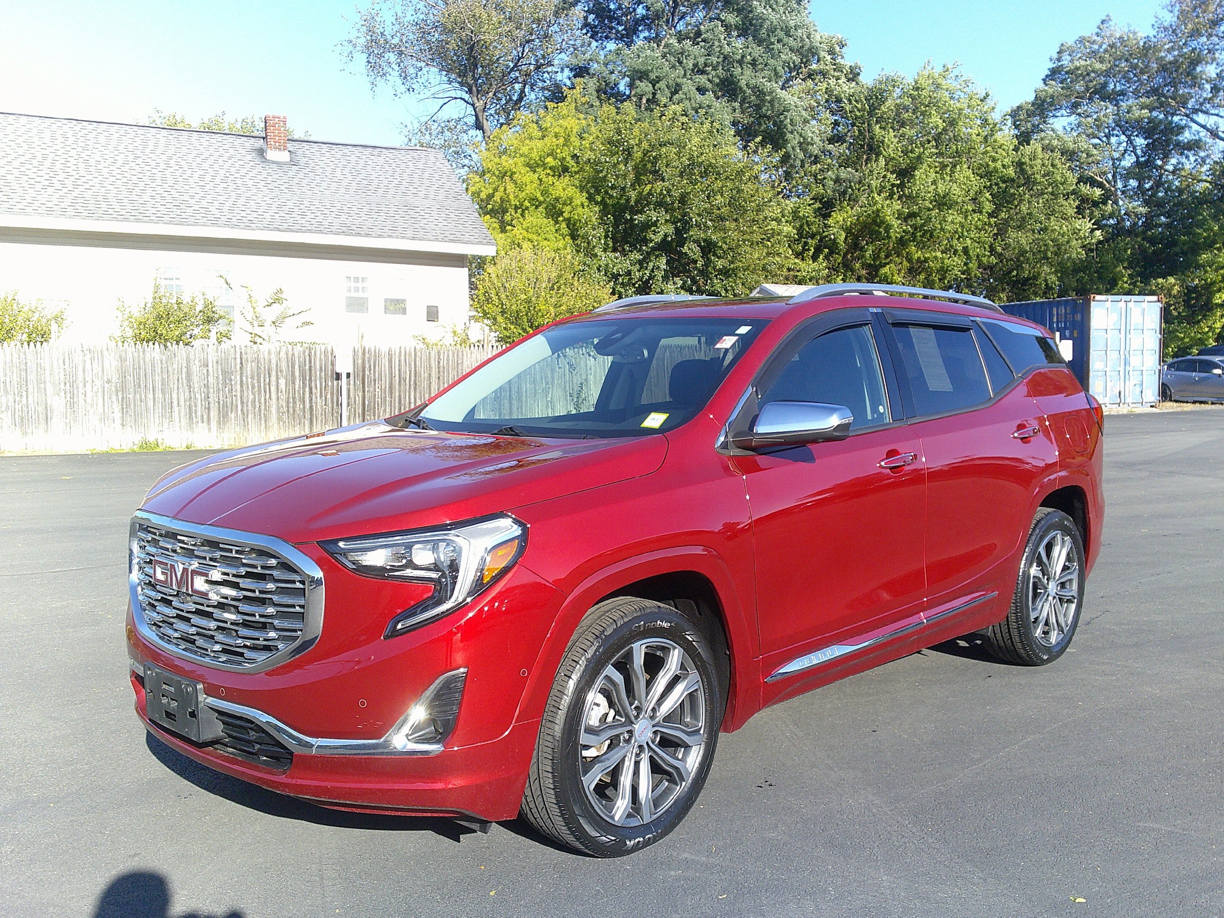 Used 2020 GMC Terrain Denali w/ Denali Premium Package AWD/4WD image 1