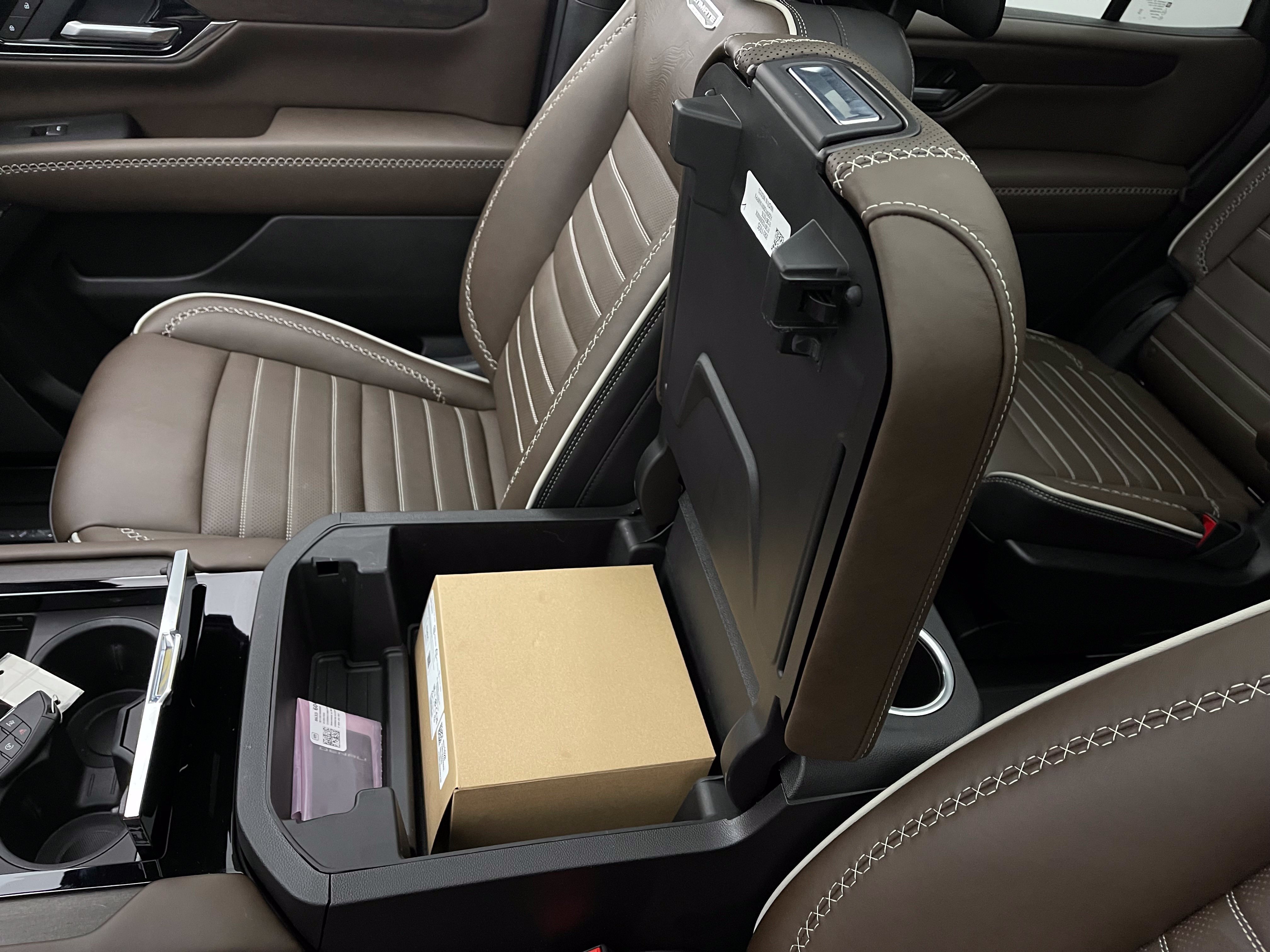 Used 2026 GMC Yukon Denali Ultimate w/ LPO, Floor Liner Package AWD/4WD image 38