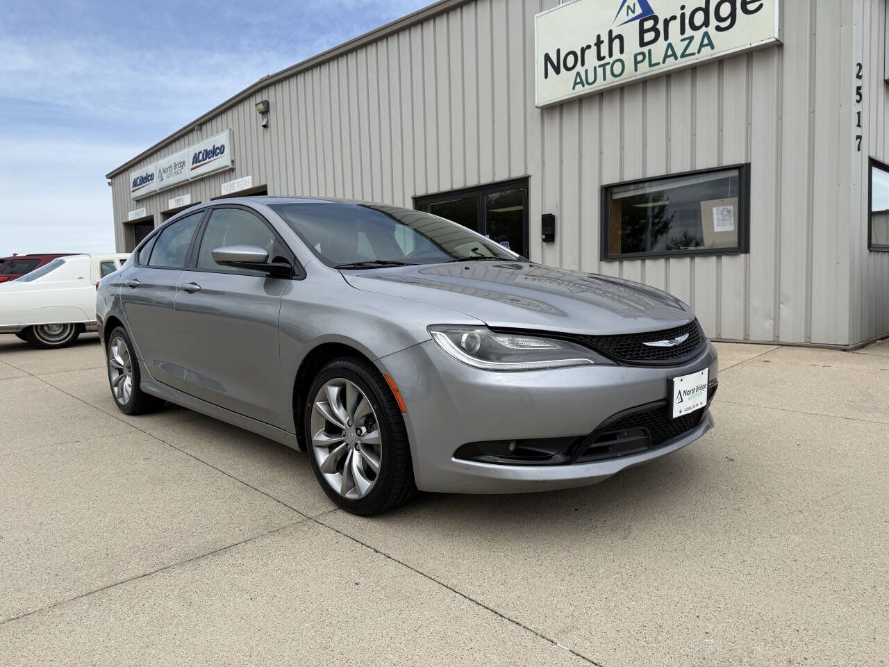 Used 2017 Chrysler 200 S FWD image 1