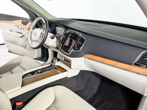 Certified 2022 Volvo XC90 T5 Momentum w/ Advanced Package image 25