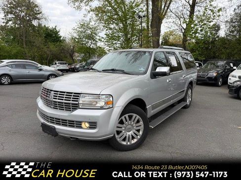 Used 2013 Lincoln Navigator L 4WD image 1