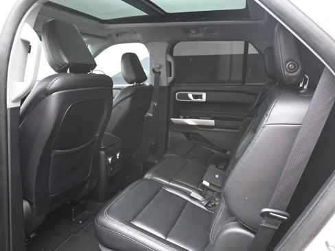 Used 2020 Ford Explorer XLT w/ Equipment Group 202A RWD image 2