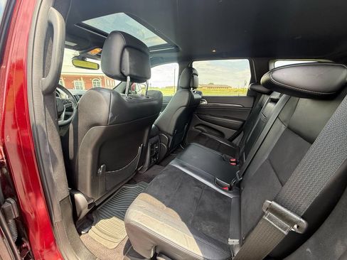 Used 2018 Jeep Grand Cherokee Altitude AWD/4WD image 9