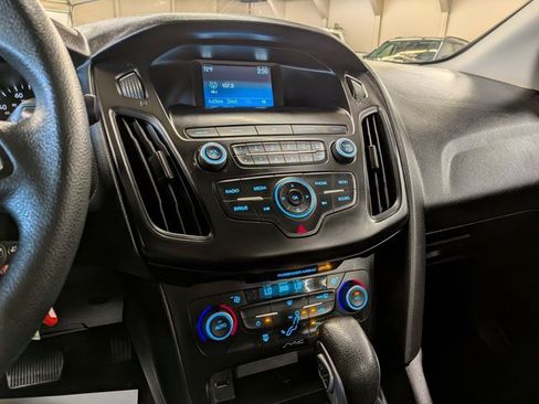 Used 2018 Ford Focus SE FWD image 16