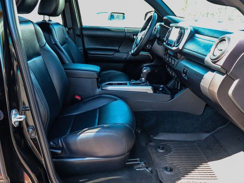 Used 2022 Toyota Tacoma Limited w/ Nightshade Package AWD/4WD image 20