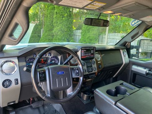 Used 2013 Ford F250 Lariat w/ Chrome Pkg AWD/4WD image 15