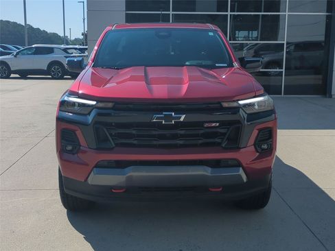 Used 2024 Chevrolet Colorado Z71 w/ Z71 Convenience Package 2 AWD/4WD image 8