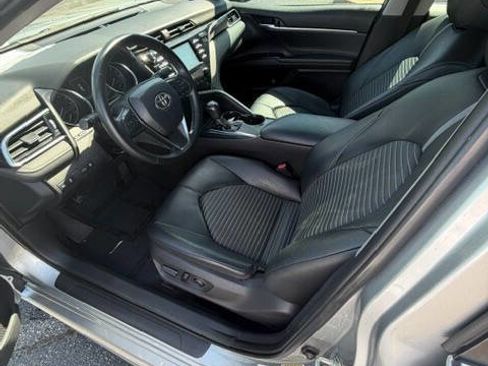 Used 2018 Toyota Camry SE w/ Convenience Package FWD image 10