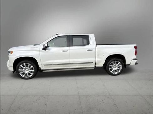 Used 2023 Chevrolet Silverado 1500 High Country w/ Technology Package image 2
