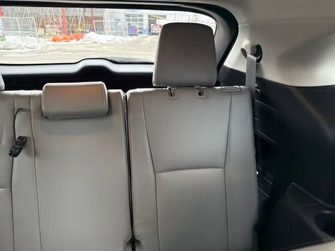 Used 2023 Toyota Highlander L image 22