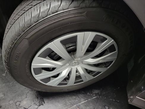 Used 2022 Toyota Camry LE FWD image 13