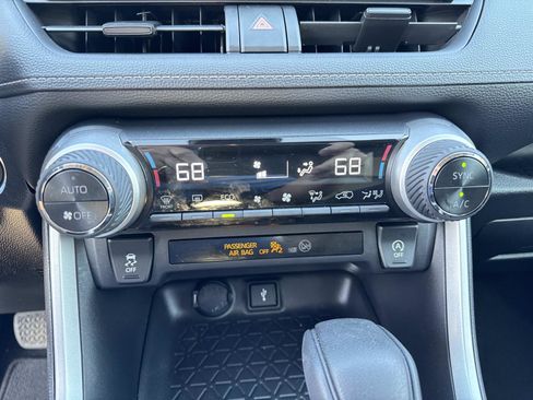 Used 2021 Toyota RAV4 XLE image 25