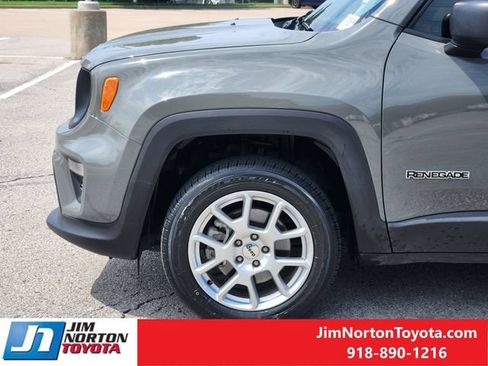 Used 2022 Jeep Renegade Latitude w/ Convenience Group AWD/4WD image 9
