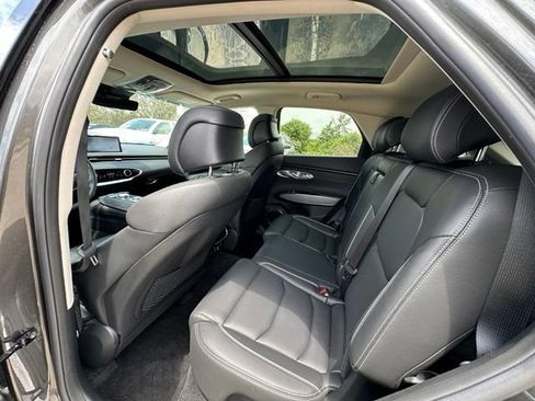 Used 2025 Genesis GV70 2.5T w/ Advanced Package AWD/4WD image 13