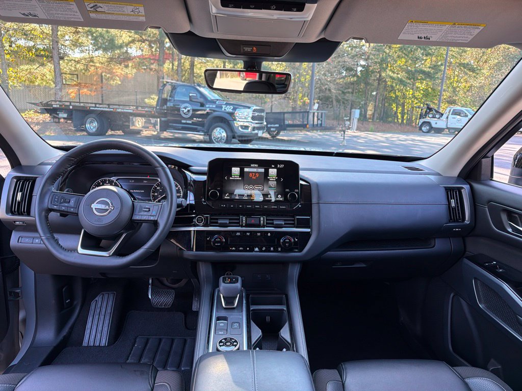 Used 2024 Nissan Pathfinder SL AWD/4WD image 8