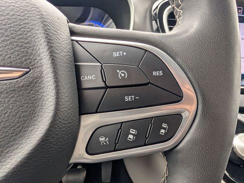 Used 2023 Chrysler Pacifica Touring-L FWD image 30