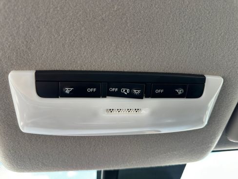 Used 2025 Nissan Versa SV w/ Trunk Package FWD image 32