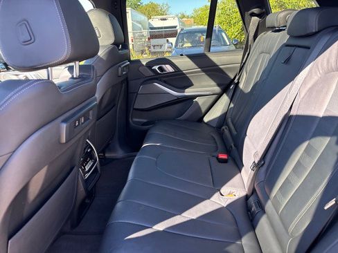 Used 2021 BMW X5 xDrive40i w/ M Sport Package image 11