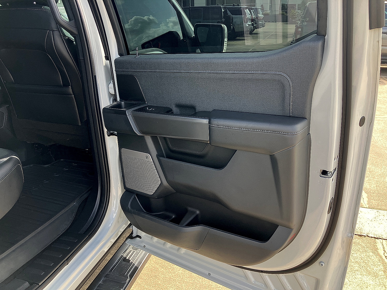 Used 2024 Ford F150 Lariat w/ Bed Utility Package AWD/4WD image 15