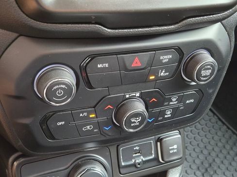 Used 2022 Jeep Renegade Latitude w/ Convenience Group AWD/4WD image 27