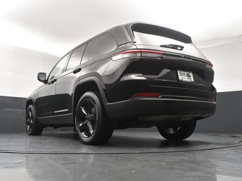 Used 2023 Jeep Grand Cherokee Limited w/ Black Appearance Package AWD/4WD image 22