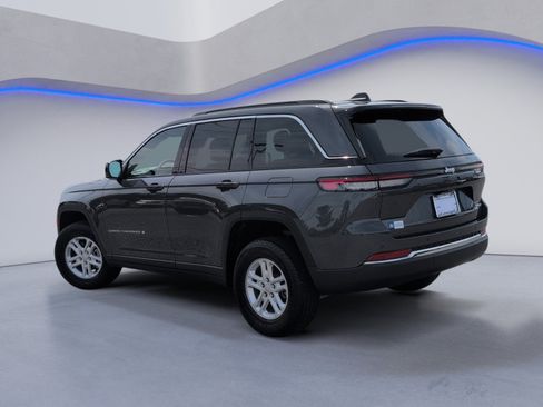 Used 2025 Jeep Grand Cherokee Laredo RWD image 9