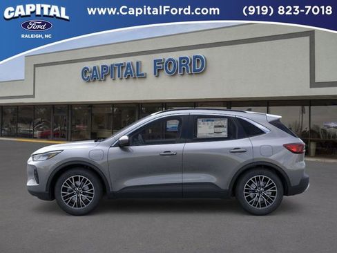 New 2025 Ford Escape SE image 3