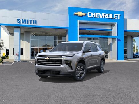 New 2026 Chevrolet Traverse LT w/ Driver Confidence Package FWD image 8