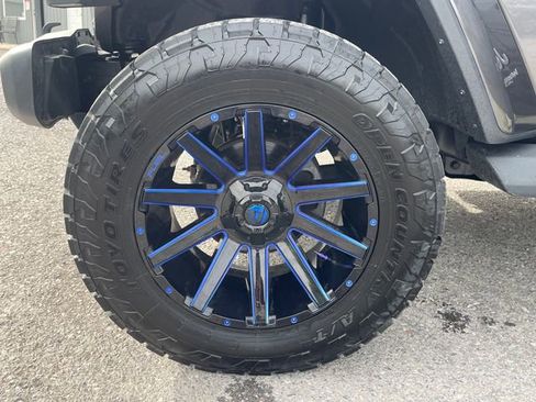 Used 2018 Jeep Wrangler Unlimited Sahara AWD/4WD image 29