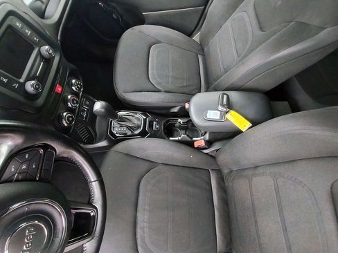 Used 2017 Jeep Renegade Altitude FWD image 11