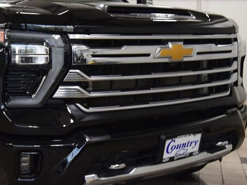 Used 2024 Chevrolet Silverado 2500 High Country w/ High Country Premium Package AWD/4WD image 13