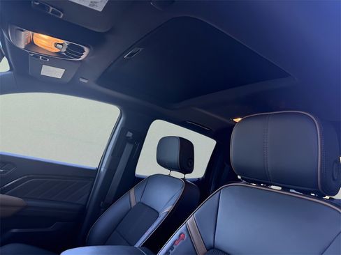 Used 2023 GMC Canyon AT4 w/ Technology Package image 32