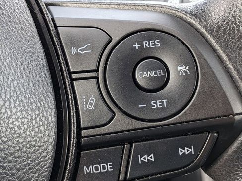 Used 2022 Toyota RAV4 XLE AWD/4WD image 14