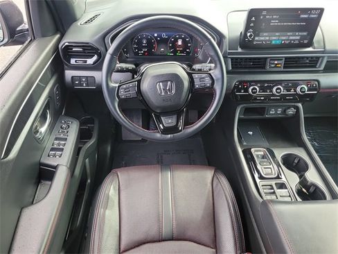 Used 2025 Honda Pilot Black Edition image 7