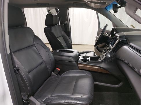 Used 2018 Chevrolet Suburban LT image 13