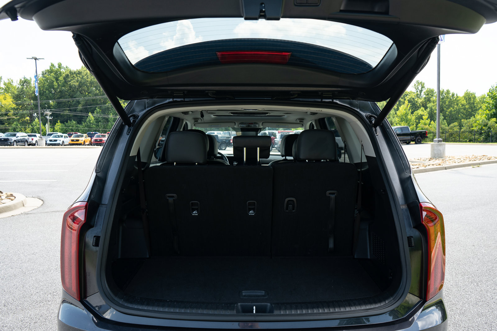 Used 2025 Kia Telluride S FWD image 9
