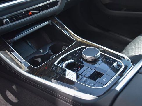 Used 2024 BMW X5 xDrive50e image 39