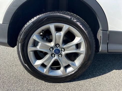 Used 2015 Ford Escape Titanium w/ Equipment Group 301A FWD image 9