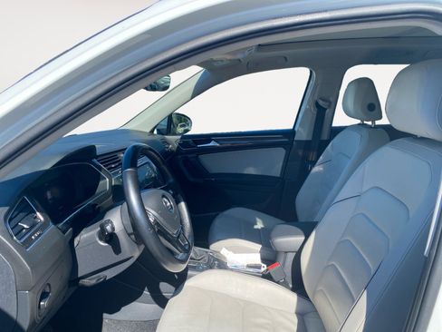Used 2018 Volkswagen Tiguan SEL Premium image 14
