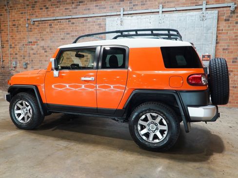 Used 2014 Toyota FJ Cruiser 4WD w/ Upgrade Package image 11