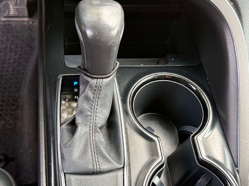 Used 2020 Toyota Camry SE FWD image 21