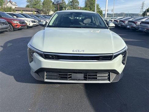 New 2025 Kia K4 EX image 2