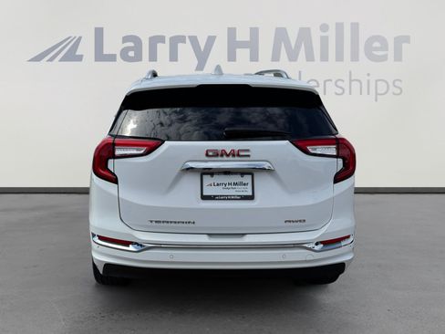 Used 2024 GMC Terrain Denali w/ Denali Premium Package AWD/4WD image 4
